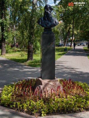 Памятник-бюст Л. Н. Толстому (Казань)