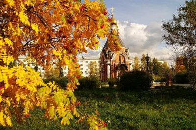 Осень, часовня г. Краснотурьинск (Фото 2)