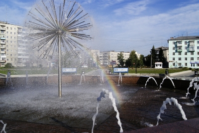 Радуга в фонтане на Преображенской площади (Серов)