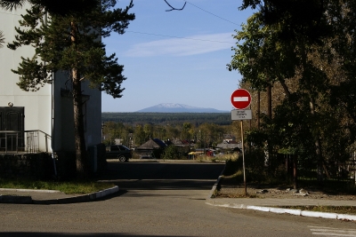 Вид на горы с улицы Мира (Карпинск)