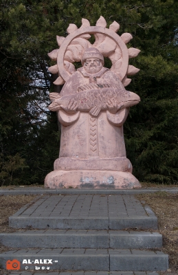 Памятник в переулке Первооткрывателей (Ханты-Мансийск)